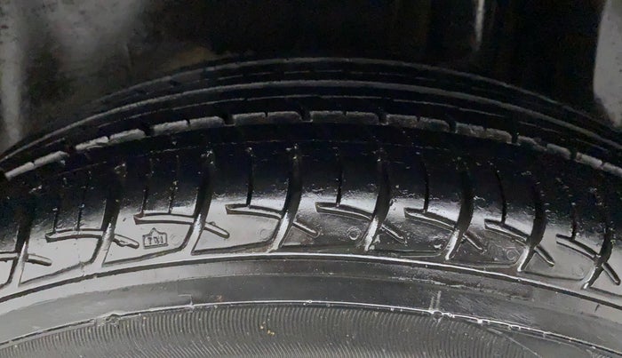 2017 Maruti Ciaz ZETA 1.4  MT PETROL, Petrol, Manual, 31,486 km, Left Rear Tyre Tread