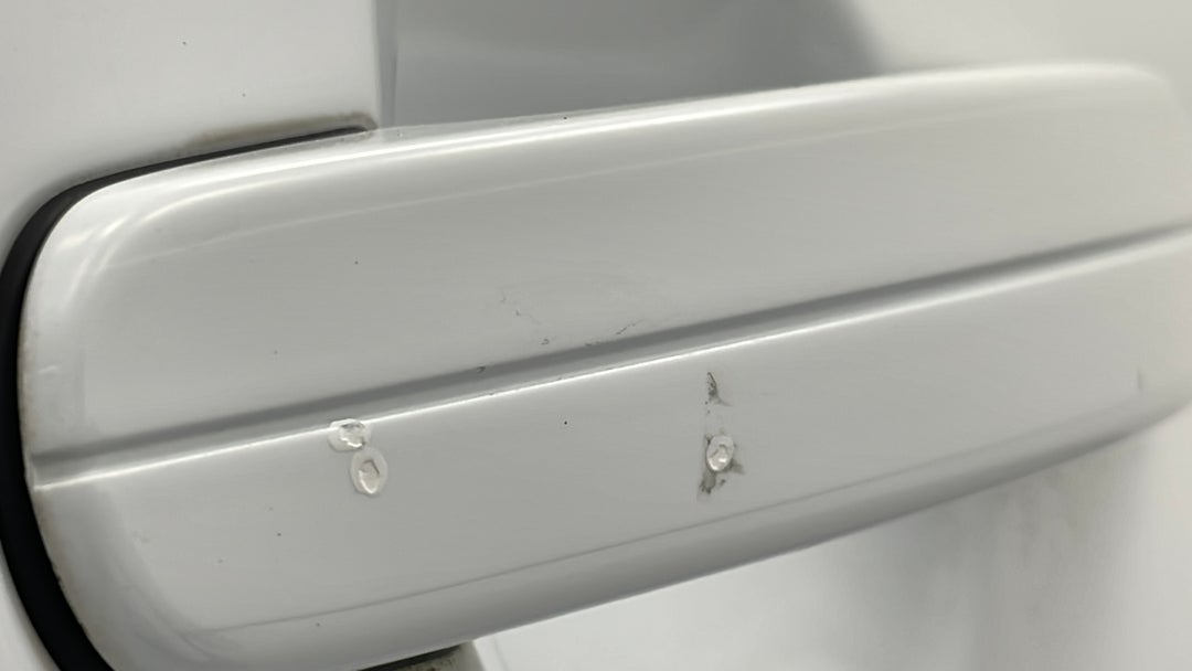 2015 Ford Focus Ambiente, Automatic, 99918 km, Door Handles Front LHS Chip