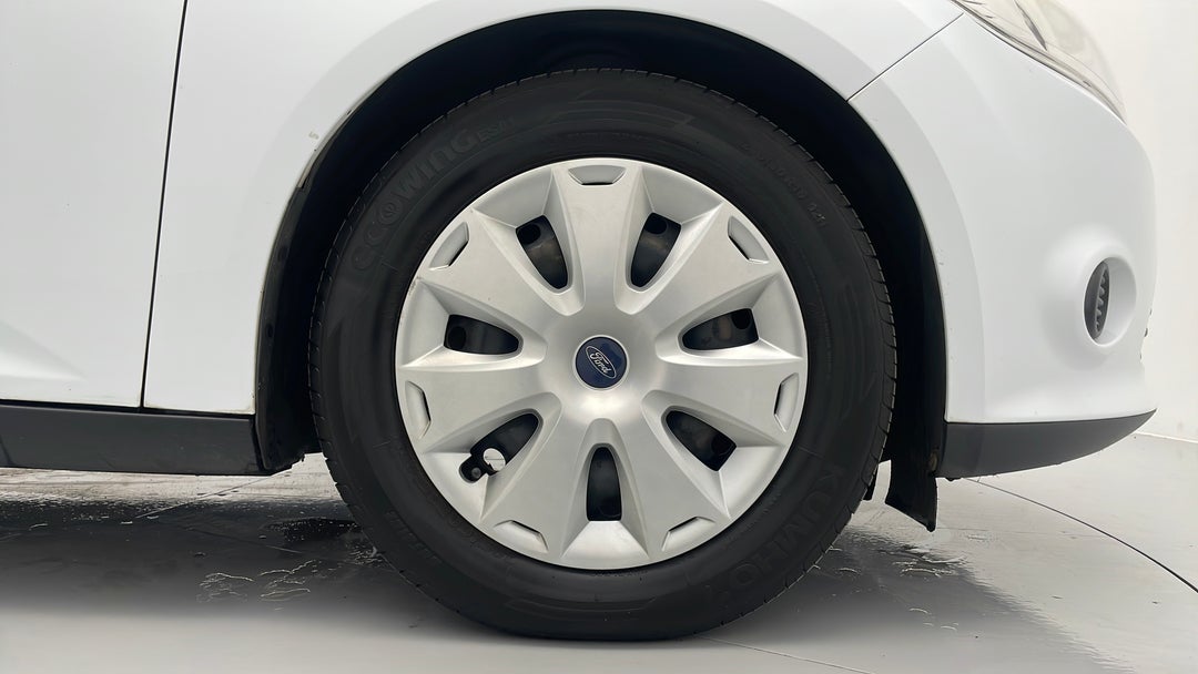 2015 Ford Focus Ambiente, Automatic, 99918 km, Right Front Wheel