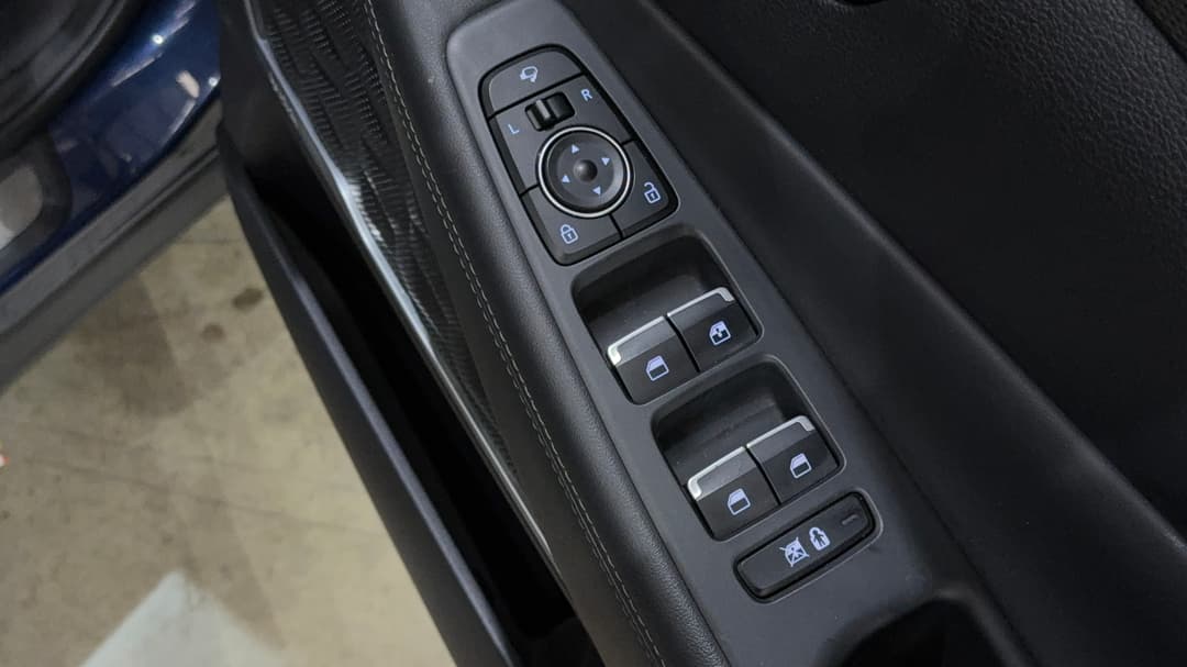 2019 Hyundai Santa Fe Highlander Crdi Burg (AWD), Automatic, 71412 km, Drivers Side Door Panel Controls