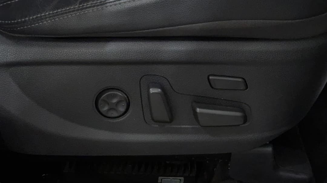 2019 Hyundai Santa Fe Highlander Crdi Burg (AWD), Automatic, 71412 km, Drivers Side Adjustment Panel