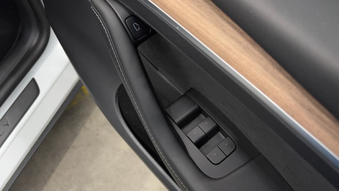 2022 Tesla Model Y Rear-wheel Drive, Automatic, 64459 km, Drivers Side Door Panel Controls
