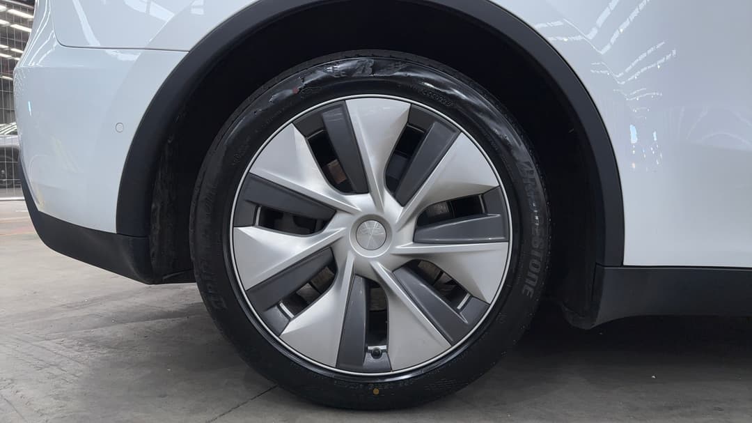 2022 Tesla Model Y Rear-wheel Drive, Automatic, 64459 km, Right Rear Wheel