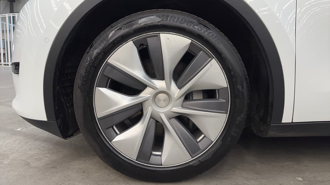 2022 Tesla Model Y Rear-wheel Drive, Automatic, 64459 km, Left Front Wheel