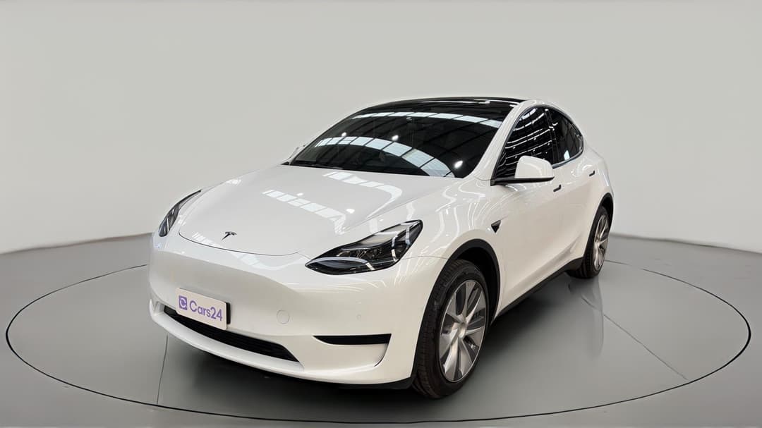 2022 Tesla Model Y Rear-wheel Drive, Automatic, 64459 km, Left Front Diagonal (45- Degree) View