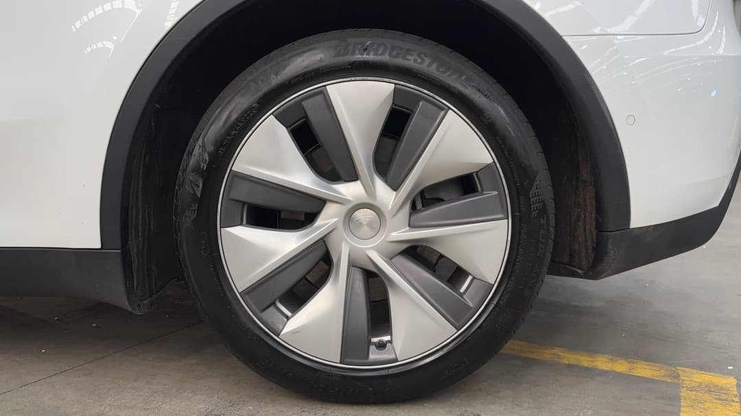 2022 Tesla Model Y Rear-wheel Drive, Automatic, 64459 km, Left Rear Wheel