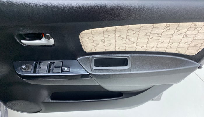 2018 Maruti Wagon R 1.0 VXI, Petrol, Manual, 24,082 km, Driver Side Door Panels Control
