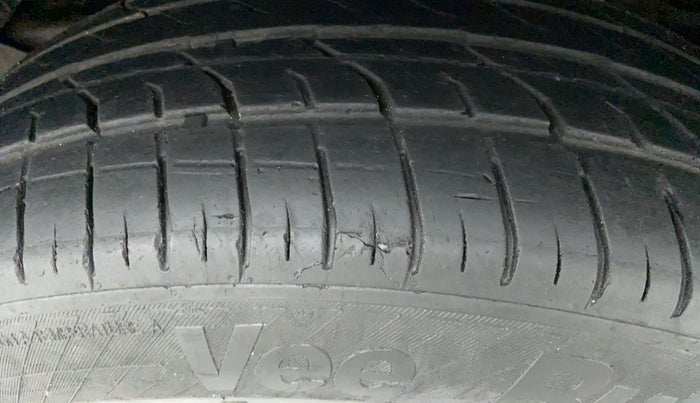 2015 Mahindra Scorpio S6 PLUS, Diesel, Manual, 67,624 km, Left Rear Tyre Tread