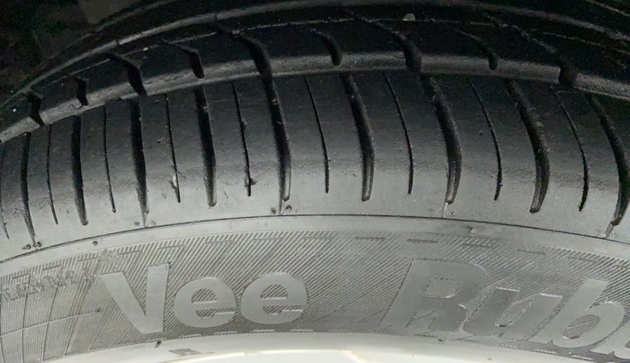 2015 Mahindra Scorpio S6 PLUS, Diesel, Manual, 67,624 km, Left Front Tyre Tread