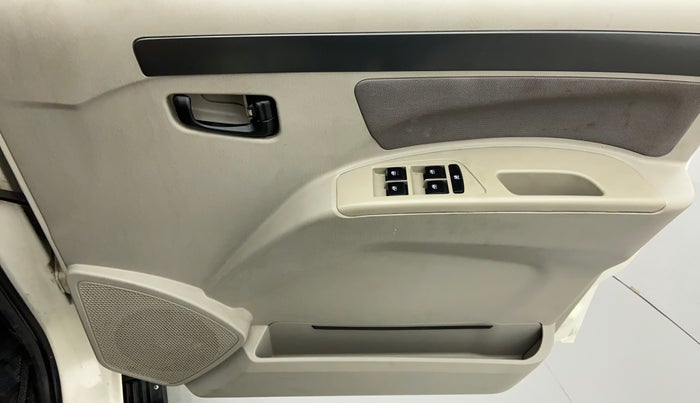 2015 Mahindra Scorpio S6 PLUS, Diesel, Manual, 67,624 km, Driver Side Door Panels Control