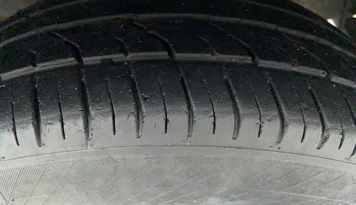 2015 Mahindra Scorpio S6 PLUS, Diesel, Manual, 67,624 km, Right Front Tyre Tread