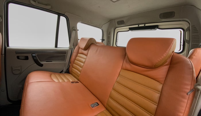 2015 Mahindra Scorpio S6 PLUS, Diesel, Manual, 67,624 km, Right Side Rear Door Cabin