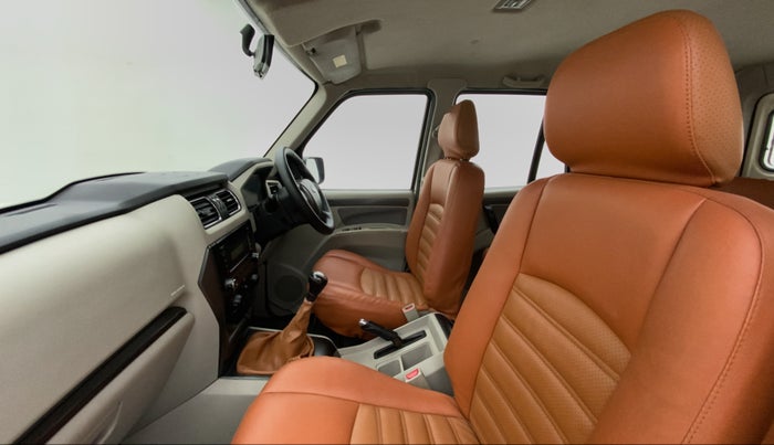 2015 Mahindra Scorpio S6 PLUS, Diesel, Manual, 67,624 km, Right Side Front Door Cabin