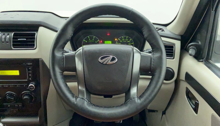 2015 Mahindra Scorpio S6 PLUS, Diesel, Manual, 67,624 km, Steering Wheel Close Up