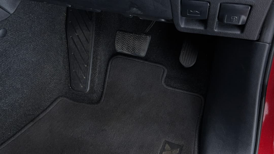 2023 Toyota Hilux Rogue (4x4), Automatic, 47505 km, Pedals and Footmat