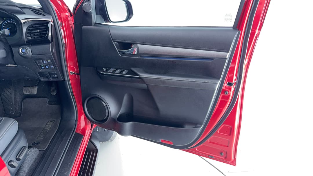 2023 Toyota Hilux Rogue (4x4), Automatic, 47505 km, Speaker View