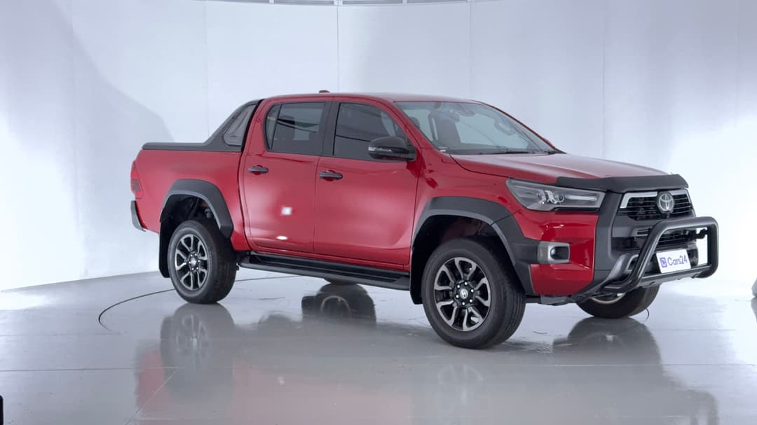 2023 Toyota Hilux Rogue (4x4), Automatic, 47505 km, Right Front Diagonal (45- Degree) View