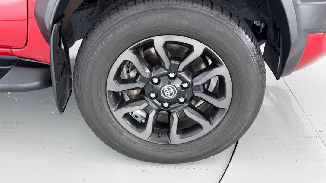 2023 Toyota Hilux Rogue (4x4), Automatic, 47505 km, Right Front Wheel