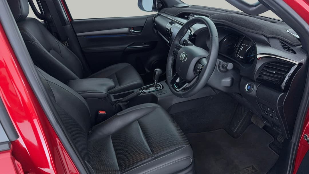 2023 Toyota Hilux Rogue (4x4), Automatic, 47505 km, Right Side Front Door Cabin View