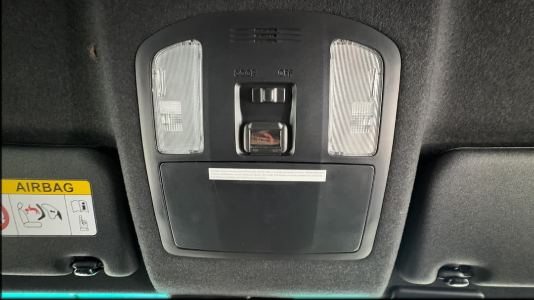 2023 Toyota Hilux Rogue (4x4), Automatic, 47505 km, On-Roof Controls/Sunglass holder