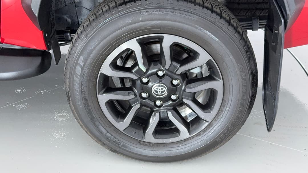 2023 Toyota Hilux Rogue (4x4), Automatic, 47505 km, Left Rear Wheel