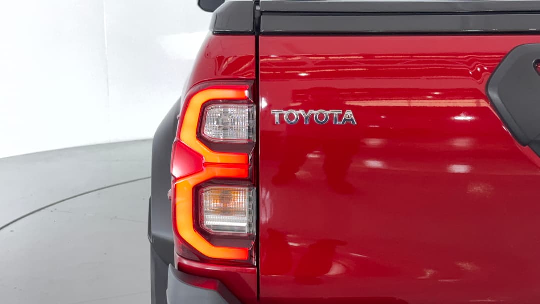 2023 Toyota Hilux Rogue (4x4), Automatic, 47505 km, Badge (Boot Left Side)