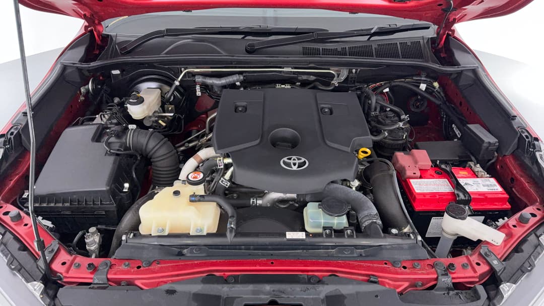 2023 Toyota Hilux Rogue (4x4), Automatic, 47505 km, Open Bonnet (Engine)
