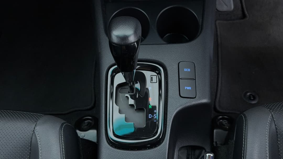 2023 Toyota Hilux Rogue (4x4), Automatic, 47505 km, Gear Lever 
