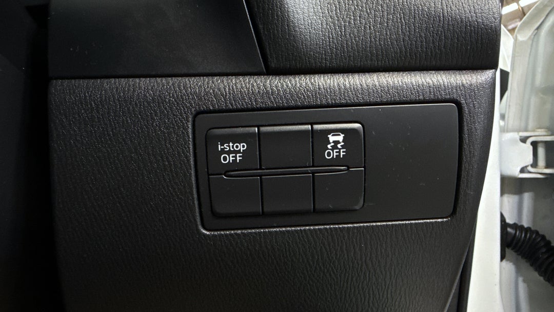 2017 Mazda 3 Sp25, Automatic, 131162 km, Utility Switches/Buttons