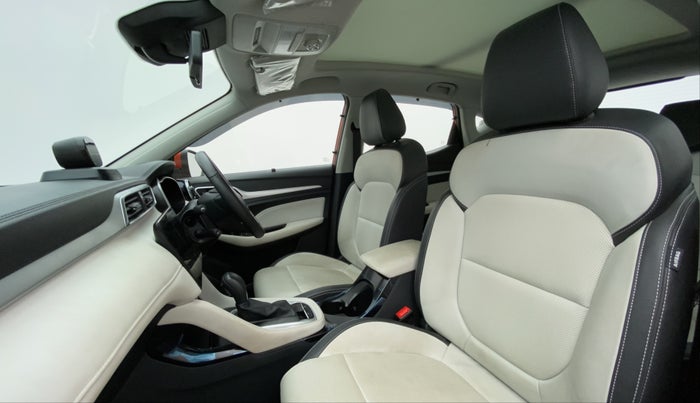 2022 MG ASTOR SAVVY 1.5 CVT IVORY, Petrol, Automatic, 5,302 km, Right Side Front Door Cabin