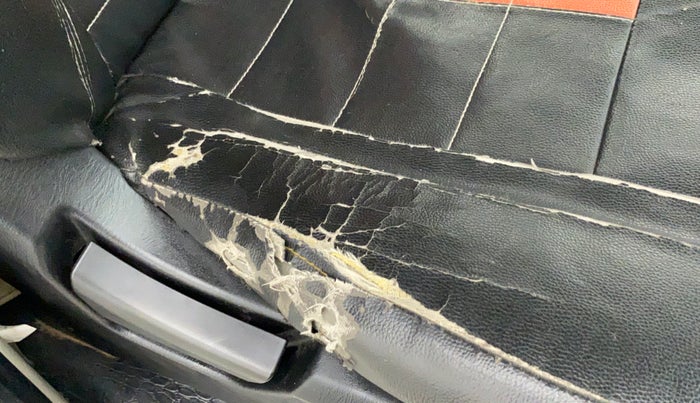 2019 Mahindra Scorpio S3, Diesel, Manual, 44,690 km, Driver seat - Cover slightly torn