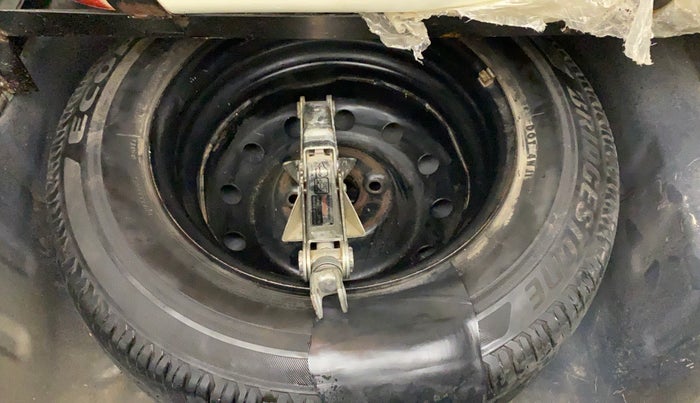 2018 Maruti Dzire VXI AMT, CNG, Automatic, 49,922 km, Spare Tyre