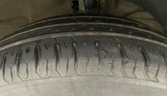 2018 Maruti Dzire VXI AMT, CNG, Automatic, 49,922 km, Right Front Tyre Tread