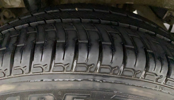 2016 Mahindra Kuv100 K8 5 STR, Petrol, Manual, 16,279 km, Right Front Tyre Tread