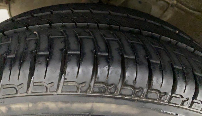 2016 Mahindra Kuv100 K8 5 STR, Petrol, Manual, 16,279 km, Right Rear Tyre Tread