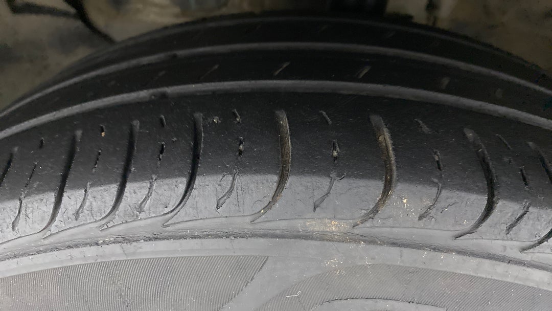 Left Front Tyre Tread