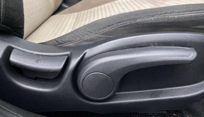2018 Hyundai Elite i20 ASTA 1.2 (O), Petrol, Manual, 97,740 km, Driver Side Adjustment Panel