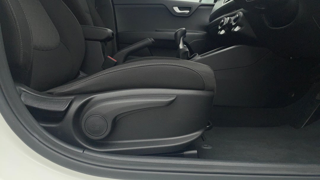 2020 Kia Rio S, Manual, 29157 km, Drivers Side Adjustment Panel