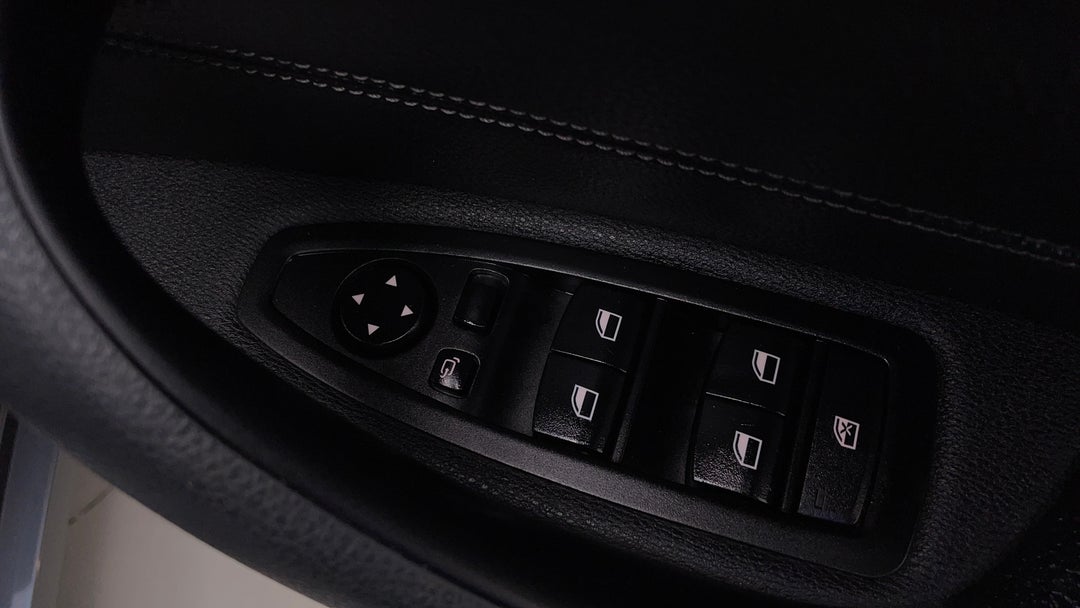 2017 BMW X1 Xdrive 25i M Sport, Automatic, 74917 km, Drivers Side Door Panel Controls