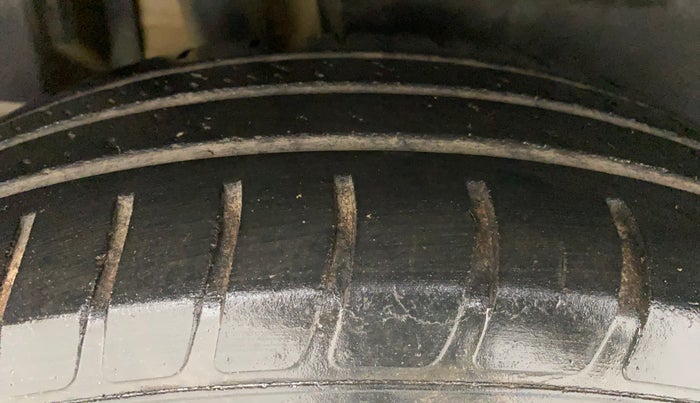 2018 Maruti Dzire VDI, Diesel, Manual, 78,099 km, Right Rear Tyre Tread