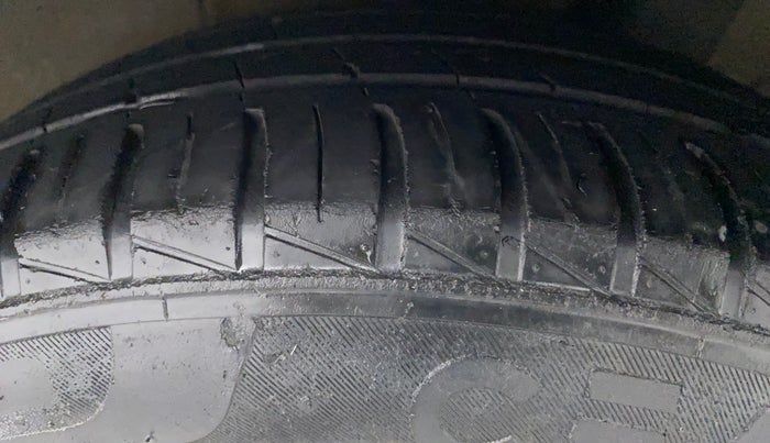 2016 Hyundai Xcent SX 1.2 (O), CNG, Manual, 72,419 km, Left Rear Tyre Tread