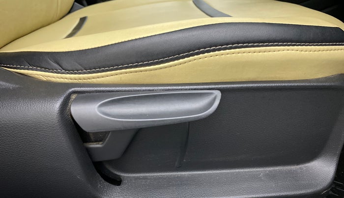 2018 Volkswagen Polo COMFORTLINE 1.0L MPI, Petrol, Manual, 1,01,739 km, Driver Side Adjustment Panel
