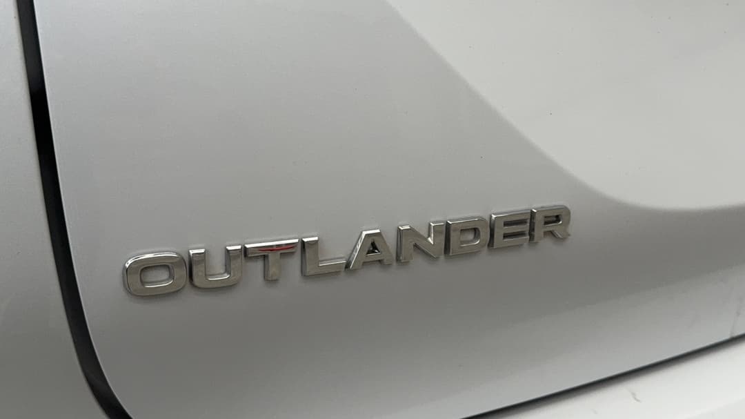 2024 Mitsubishi Outlander Es 5 Seat (2WD), Automatic, 56447 km, Badge (Boot Left Side)