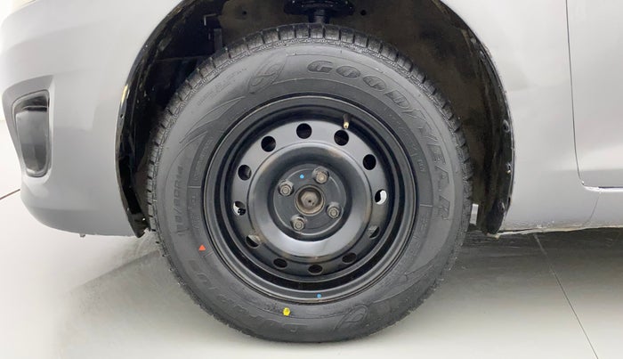 2014 Maruti Swift Dzire VDI, Diesel, Manual, 1,22,688 km, Left Front Wheel