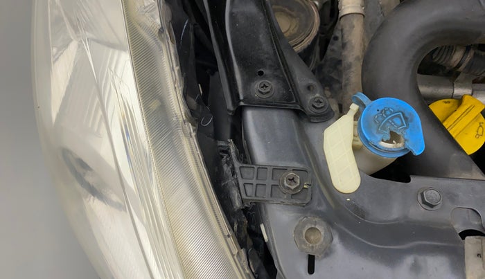 2014 Maruti Swift Dzire VDI, Diesel, Manual, 1,22,688 km, Right headlight - Clamp has minor damage