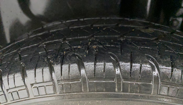 2014 Maruti Swift Dzire VDI, Diesel, Manual, 1,22,688 km, Left Rear Tyre Tread