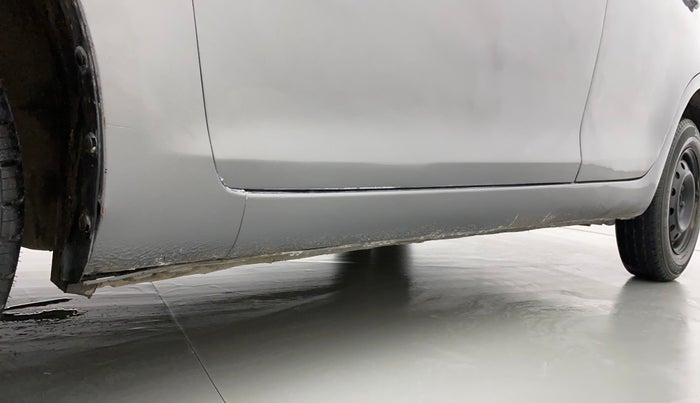 2014 Maruti Swift Dzire VDI, Diesel, Manual, 1,22,688 km, Left running board - Paint has minor damage