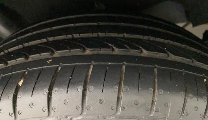 2017 Maruti Baleno ZETA PETROL 1.2, Petrol, Manual, 63,359 km, Right Rear Tyre Tread