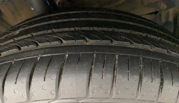 2017 Maruti Baleno ZETA PETROL 1.2, Petrol, Manual, 63,359 km, Right Front Tyre Tread