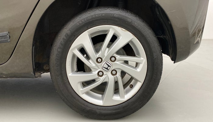 2017 Honda Jazz 1.2 V MT, Petrol, Manual, 46,132 km, Left Rear Wheel